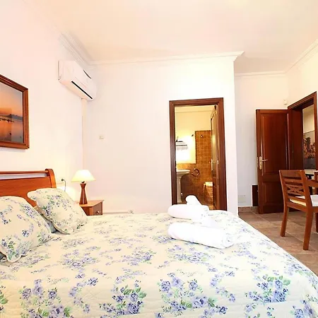 Superb 5 Bedroom Villa, Pollensa, Special Prices Car Hire For Guests Tatil Evi