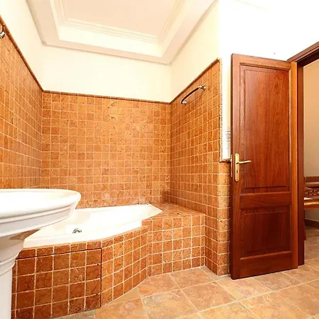 Superb 5 Bedroom Villa, Pollensa, Special Prices Car Hire For Guests Tatil Evi